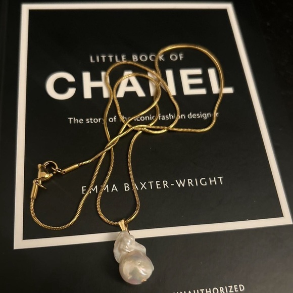Jewelry - Freshwater pendant necklace